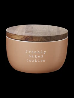 dose, freshly baked cookies