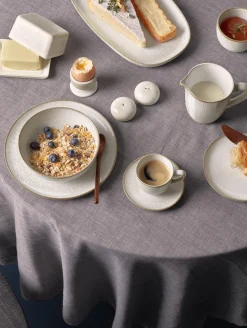 espressotasse mit unterteller, sand