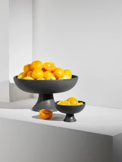 schale auf fuß, black iron