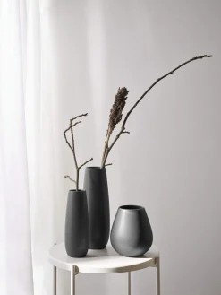 vase, black iron